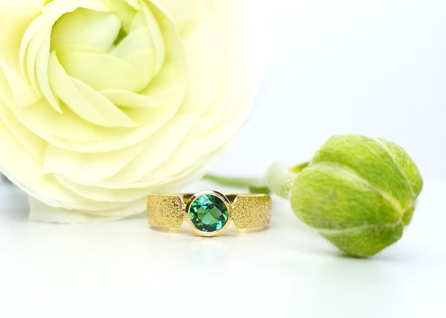 echt-es® Unikat Sternenstaub-Ring, 750-Gelbgold mit grünem Turmalin